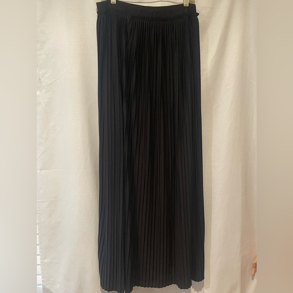 bobeau Dresses & Skirts - Bobeau Black Maxi Pleated Skirt